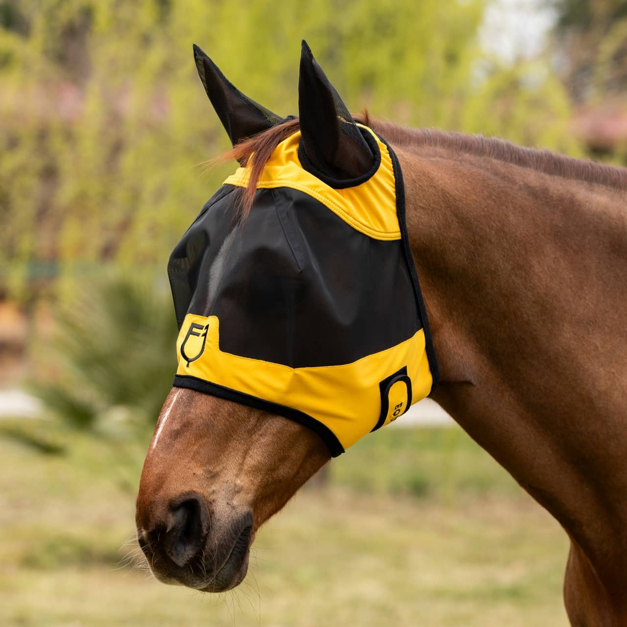 Maschera antimosche con logo frontale